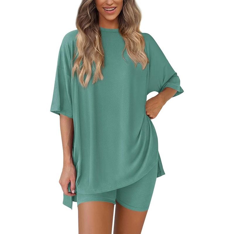 Feather-Soft Lounge Set — Oversized Tee & Pocket Biker Shorts for All-Day Chill