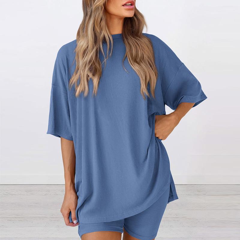 Feather-Soft Lounge Set — Oversized Tee & Pocket Biker Shorts for All-Day Chill